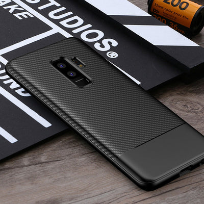 NALIA Silikonhülle für Samsung Galaxy S9 Plus – Rutschfest & Matt – VORTEX (Gebürstete Optik & Carbon Design) – Marke aus Berlin Schwarz NALIA Protective Hülle
