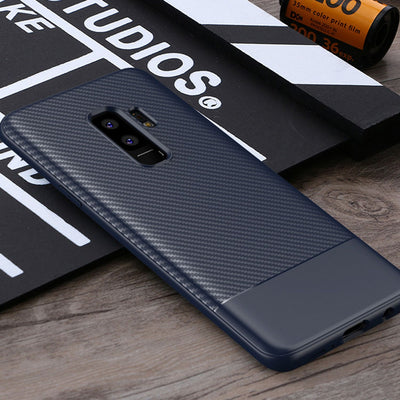 NALIA Silikonhülle für Samsung Galaxy S9 Plus – Rutschfest & Matt – VORTEX (Gebürstete Optik & Carbon Design) – Marke aus Berlin Schwarz NALIA Protective Hülle