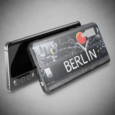 NALIA Hartglas Hülle kompatibel mit Huawei P30, Original Berlin Design Motiv Hardcase aus 9H Tempered Glass & Silikon Bumper, Robuste Handyhülle Cover Case Trabi NALIA Protective Hülle