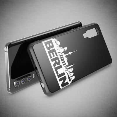 NALIA Hartglas Hülle kompatibel mit Huawei P30, Original Berlin Design Motiv Hardcase aus 9H Tempered Glass & Silikon Bumper, Robuste Handyhülle Cover Case Trabi NALIA Protective Hülle