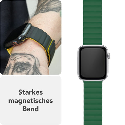 NALIA Core Armband für Apple Watch Ultra/SE/10/9/8/7/6/5/4/3/2/1, Gehäusegröße 42/44/45/46/49mm, Atmungsaktives Silikon Magnet Sportarmband mit Rillen Design Waldgrün NALIA Silikon Armband