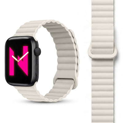 NALIA Core Magnet Armband kompatibel mit Apple Watch Series Ultra/SE/10/9/8/7/6/5/4/3/2/1 – 42/44/45/46/49mm, Atmungsaktives Silikon Loop, Sportarmband mit Rillendesign Polarstern Sandweiss NALIA Silikon Armband